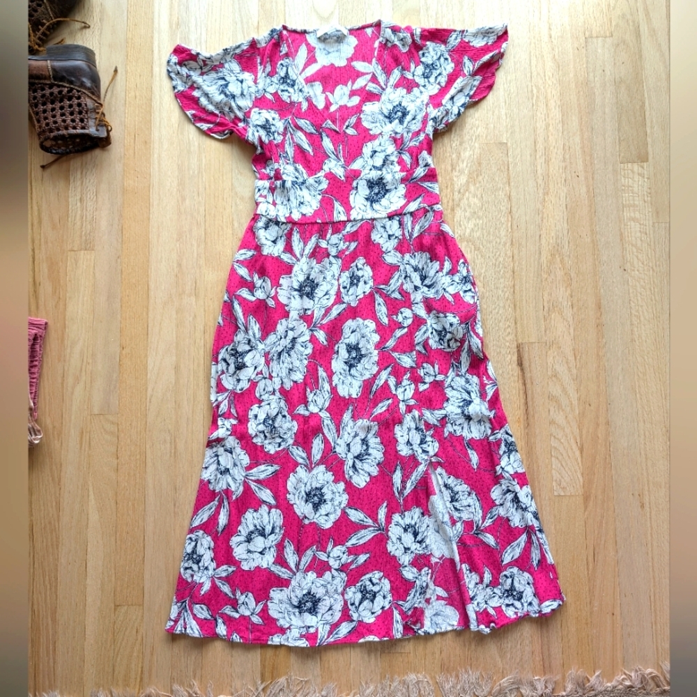 Ann Taylor LOFT Midi Floral Pink Flowy Dress (Size 6) - With Pockets!
